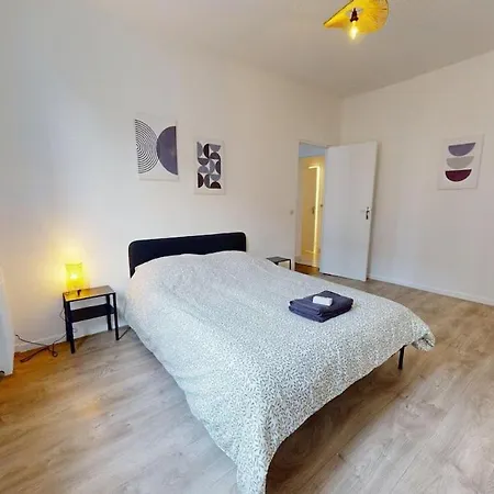 Апартаменты Comfortable Rue Gustave Brindeau *